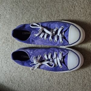 Converse women's size 8/men's size 6